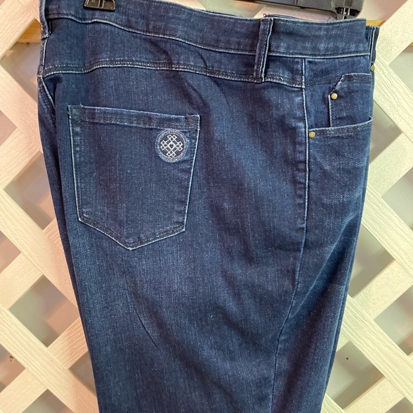 Laurie Felt Petite Plus Daisy Premium Denim Knee Grazer Dark Vintage 20WP - Picture 8 of 8